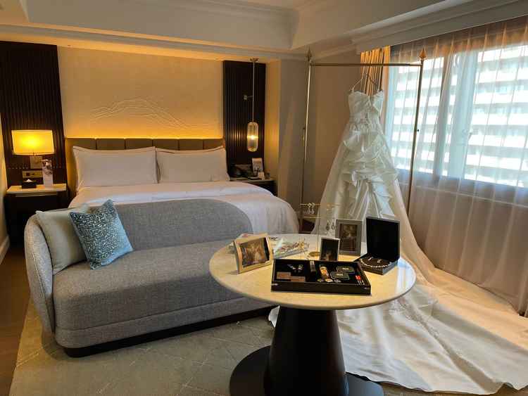 新婦が支度をする部屋。客室を1部屋使ってヘアメイクや着替えを行う。