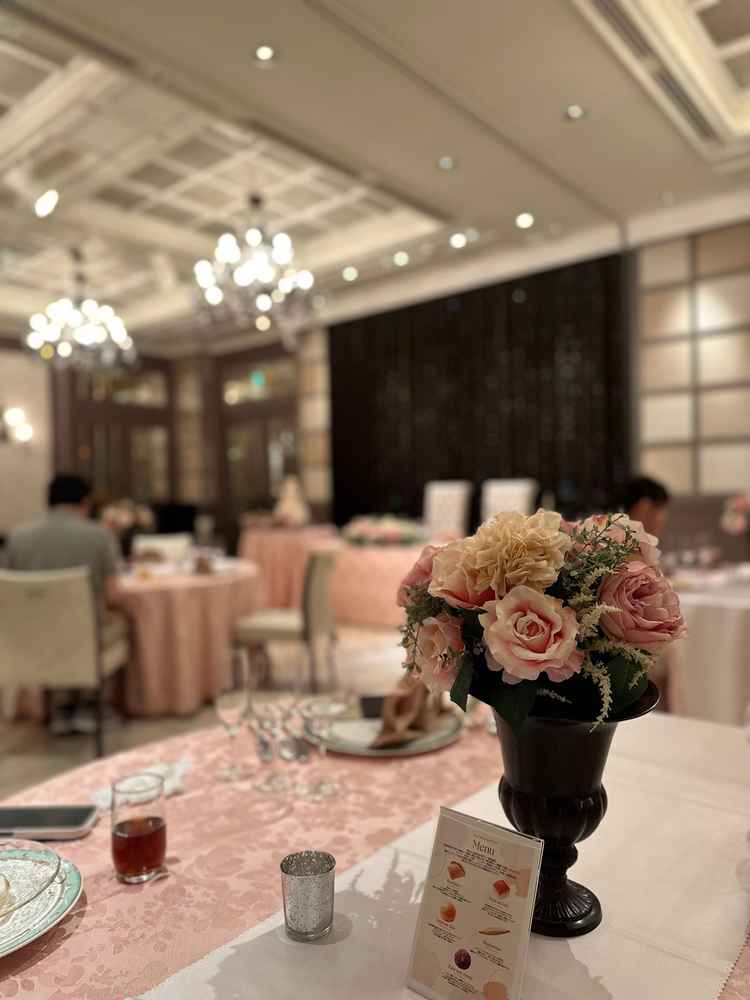 2箇所のうち小さい方の披露宴会場の雰囲気。少人数での挙式に適切なサイズ感でした。