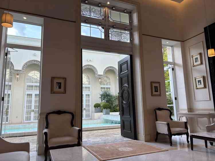 受付スペース。入ってきて迷わず受付まで行ける。