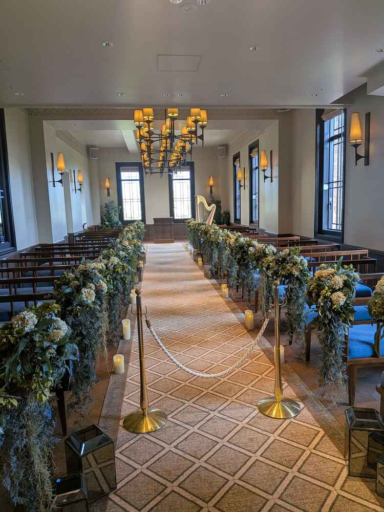 挙式会場はゲストとの距離が近くなるようになってます。