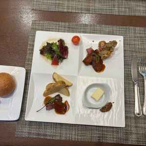 料理が美味しい、フリードリンクが豊富で、お値段もリーズナブルでよかった！