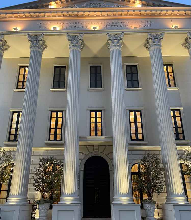 正面からの写真。玄関