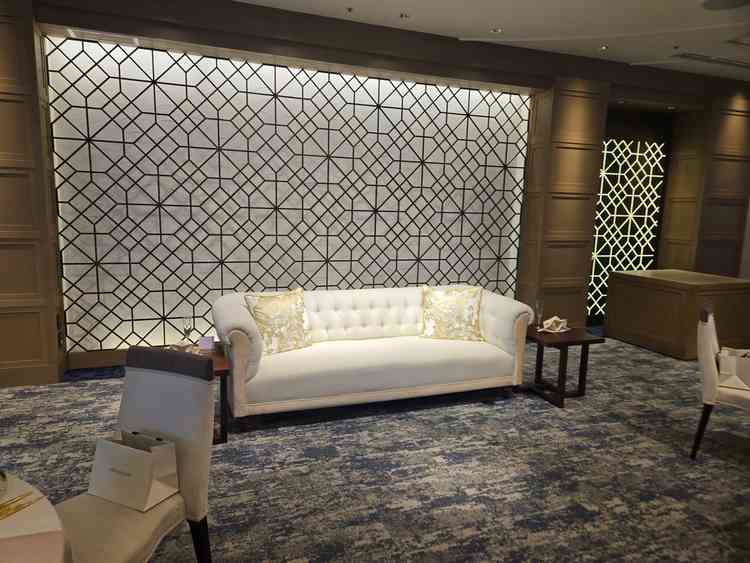 新郎新婦が座る席はソファ席とテーブル席と選べるとのことでした。