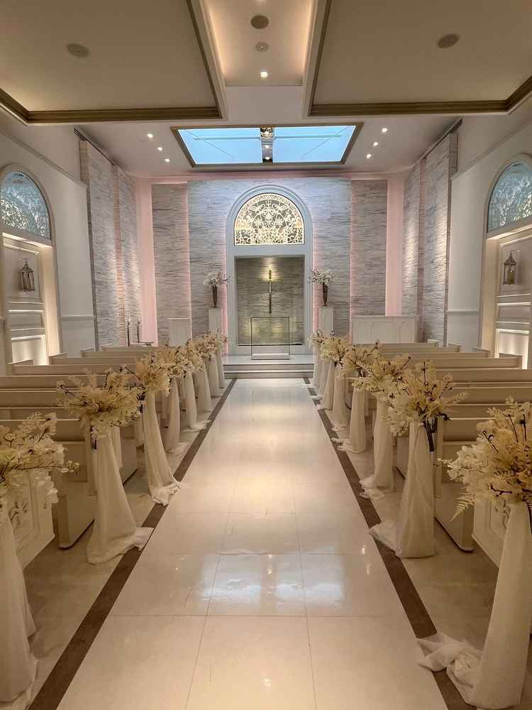 ホワイトハウス結婚式場、外が見えない造りになってるそうで、天候に左右されません。