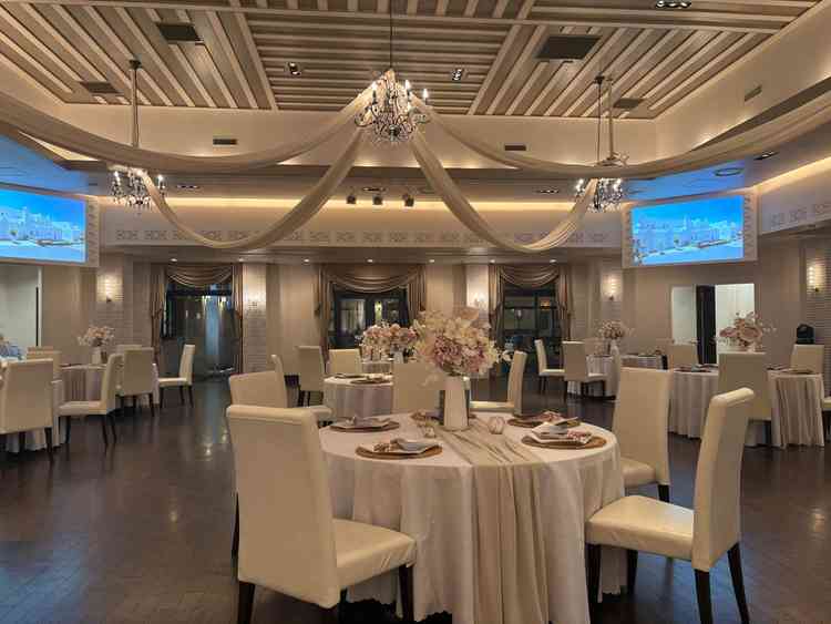 披露宴会場。自分達好みの色や雰囲気に変えることが可能。