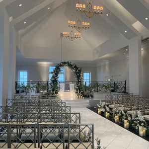 白を基調としたチャペル