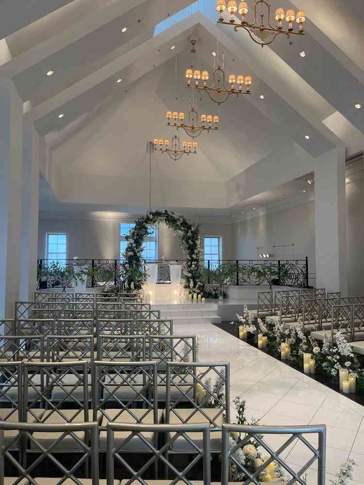 白を基調としたチャペル