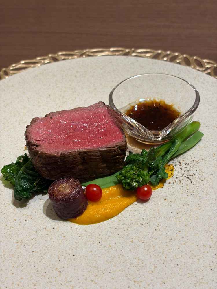 お肉の試食。脂身が少なく食べやすかった。