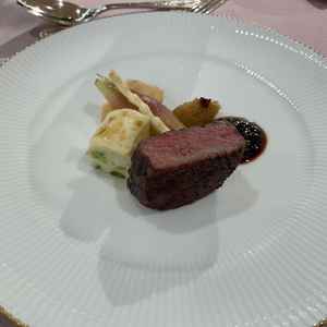 一番印象に残ったのはお肉料理です。やわらかくて旨みがしっかりしていて、本当に感動しました。