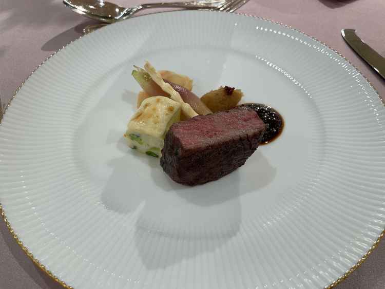 一番印象に残ったのはお肉料理です。やわらかくて旨みがしっかりしていて、本当に感動しました。