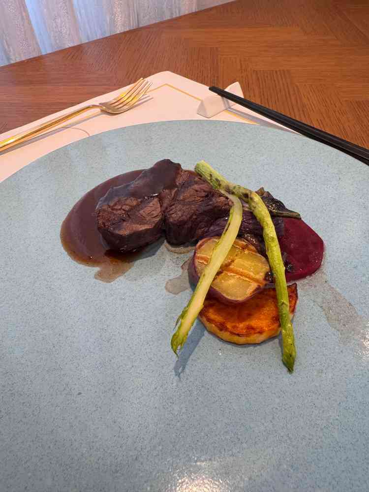 試食のお肉料理。見た目もよく、温度もよく、美味しかったです。