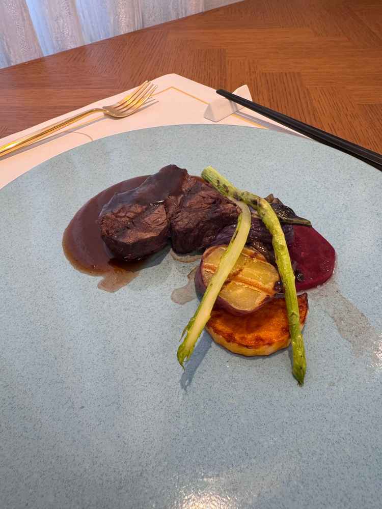 試食のお肉料理。見た目もよく、温度もよく、美味しかったです。