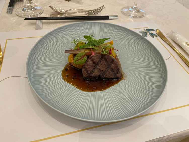 試食会のメイン料理。味も見た目もこだわりがあり美味しく感じた。