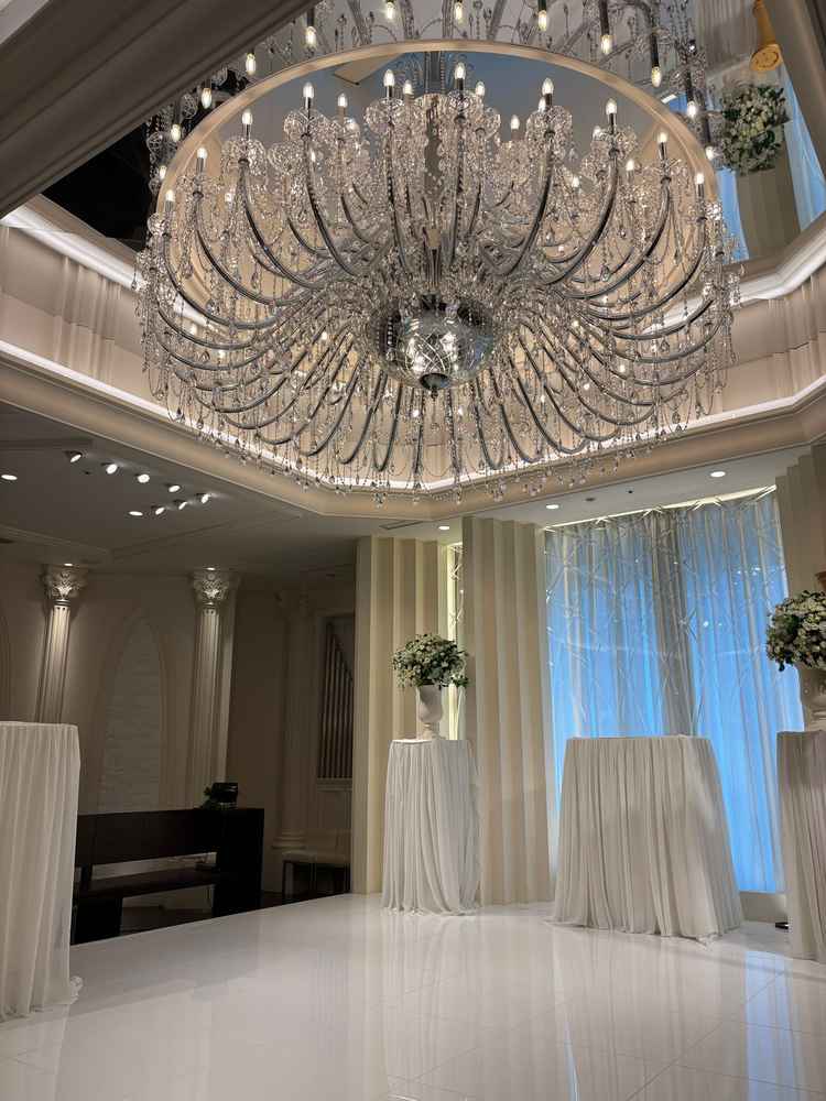 挙式のシャンデリア