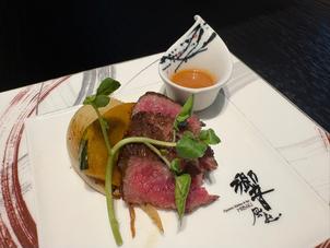 試食のメイン料理。焼き加減もちょうど良く見た目も鮮やか。このほかの料理も和風のテイストでとてもおいし