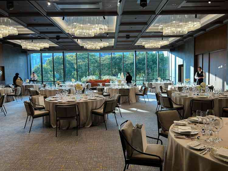 披露宴会場（シャンデリア）