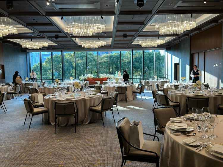 披露宴会場（シャンデリア）