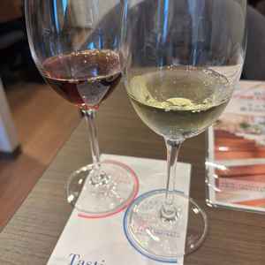 ワインのペアリング試飲をさせてもらいました。お料理もとても美味しかったです。