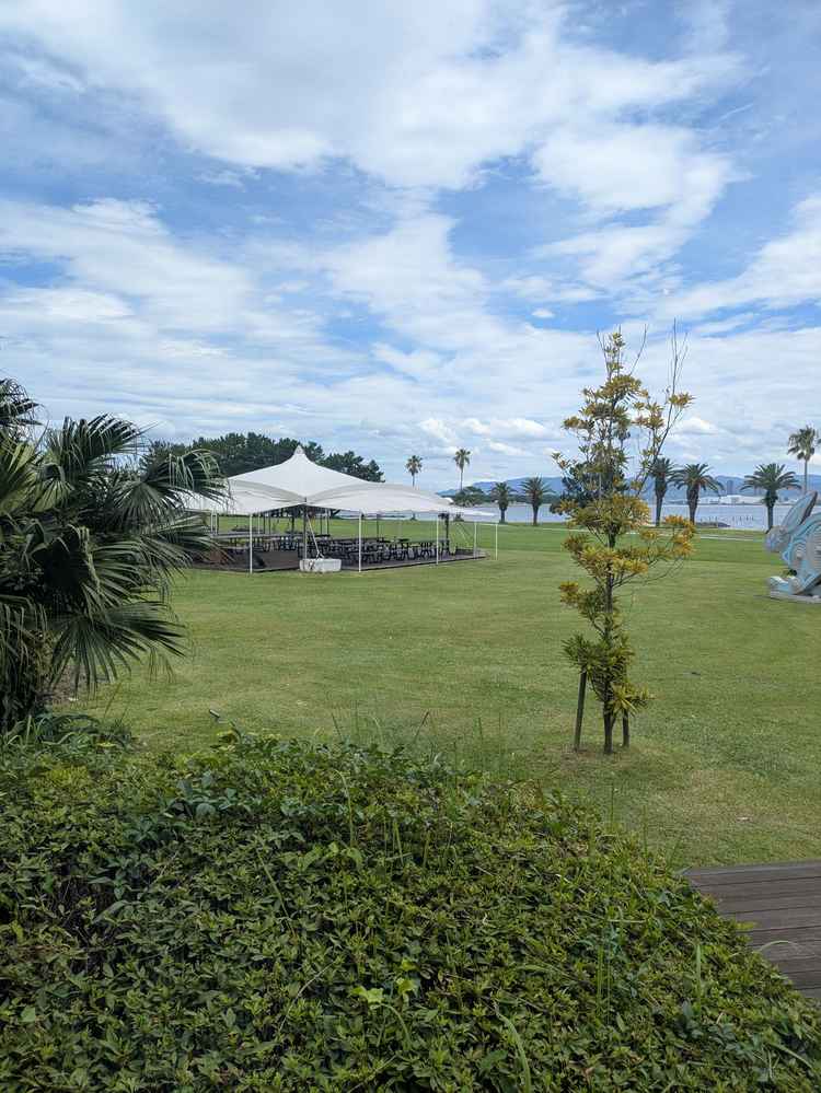 国定公園の中にあるため敷地が広いです。外での挙式も可能なほどです。