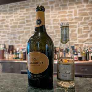 試食時の乾杯酒。プロセッコでシャンパンのようにワンランク上の乾杯酒に感じました。