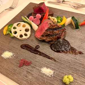 メイン料理は、隠れミッキーをイメージした野菜の装飾をしてくださいました。どの料美味しかったです。