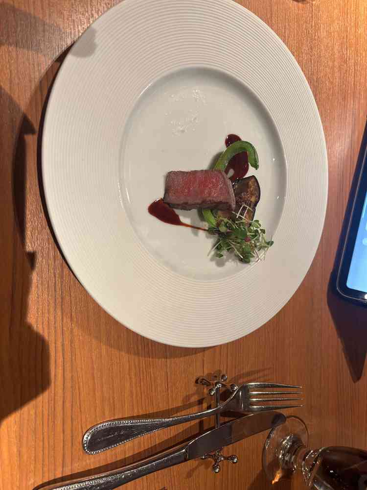 メインのお肉は柔らかくて鹿児島産ということもありとても美味しい