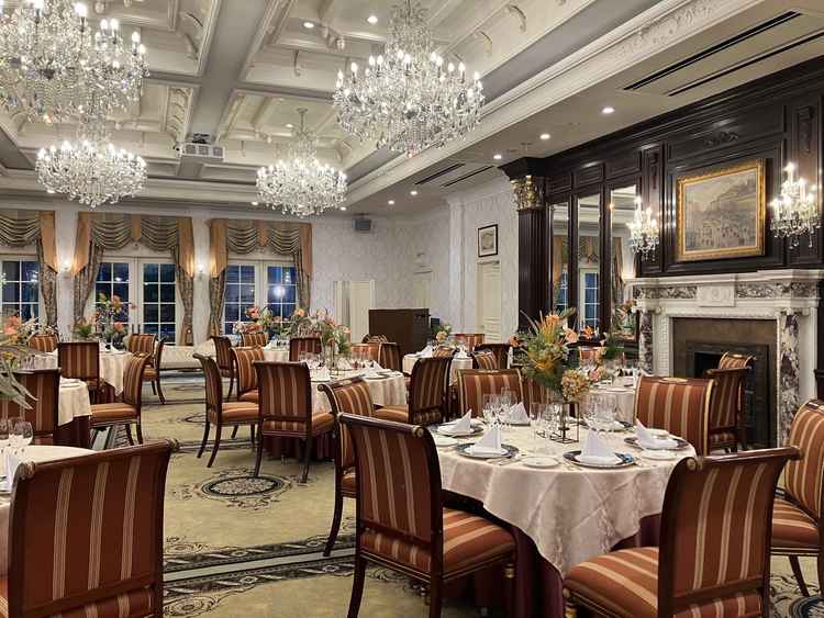 イギリスをモチーフにした高級感溢れる披露宴会場