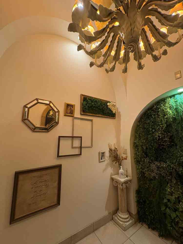 エントランススペースも撮影スポットとして可愛い。写真などを飾れるフレームもある