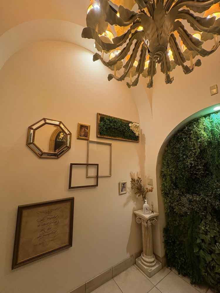 エントランススペースも撮影スポットとして可愛い。写真などを飾れるフレームもある