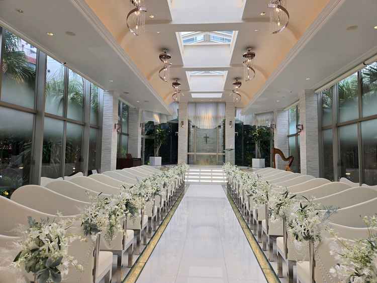 チャペルの正面からの映りです。自然光が入ってとても明るかったです。