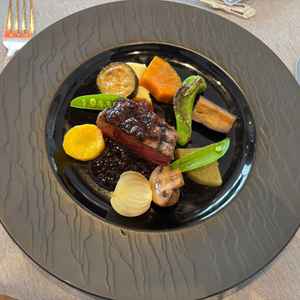 メインのお肉料理。美味しくいただきました。