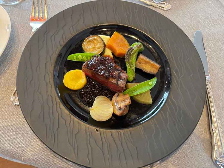 メインのお肉料理。美味しくいただきました。