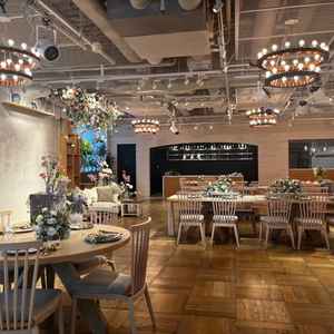 披露宴会場がとても広く、スペースがあってゲストも広々過ごしていただけそうで良いなと感じました。