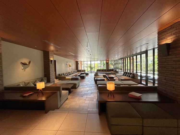 ゲストの待合室。広い。外にも出られるようになっていた。