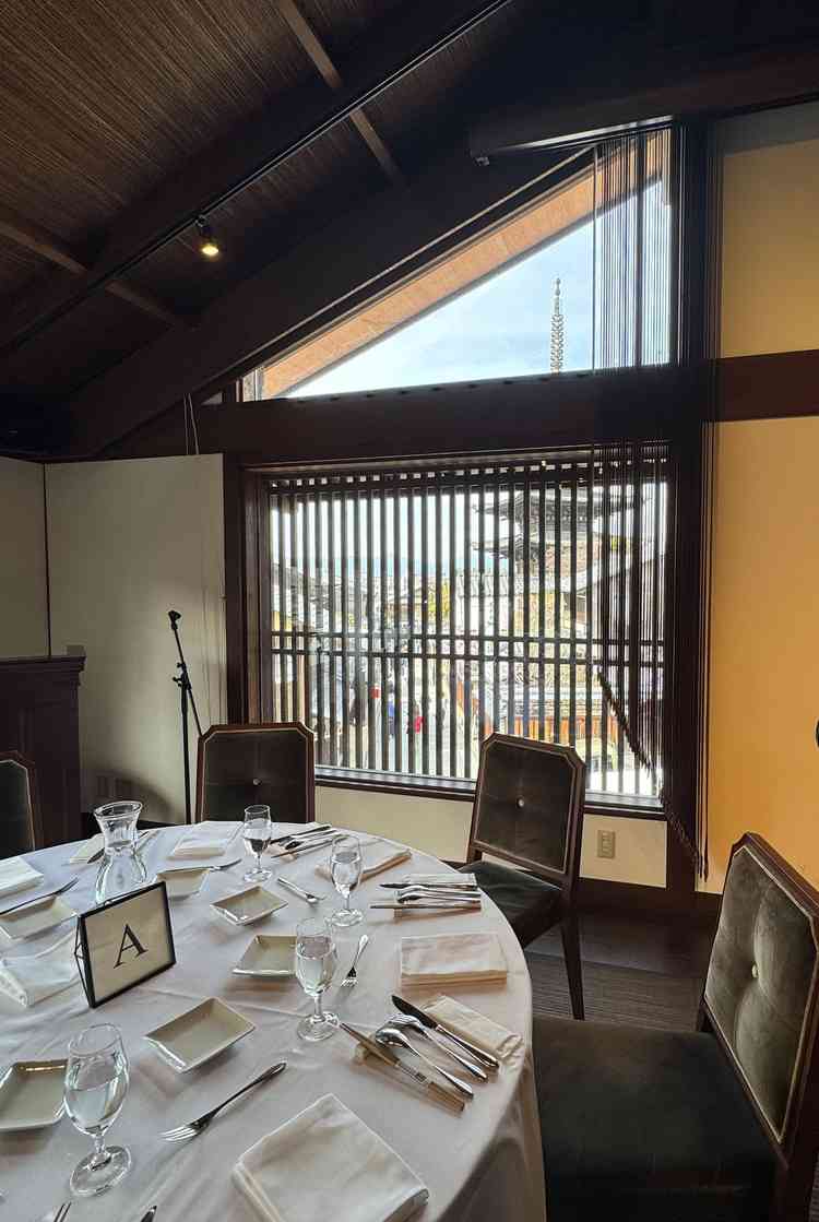 気に入った披露宴会場の部屋から見える五重塔