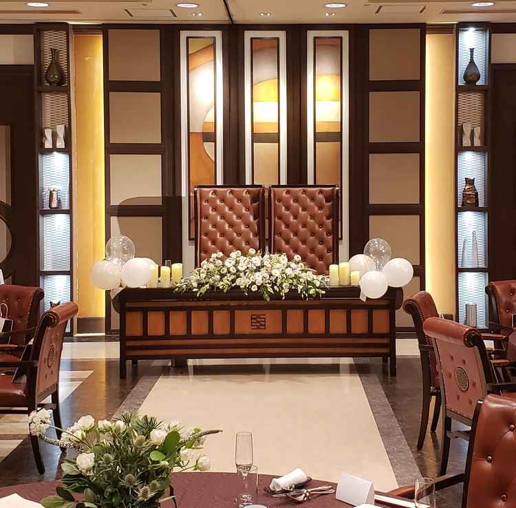 披露宴会場。シンプルなデザインで自分たちに合うと感じた。