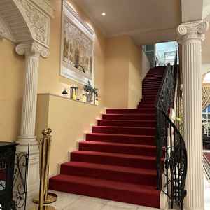 チャペルに続く階段