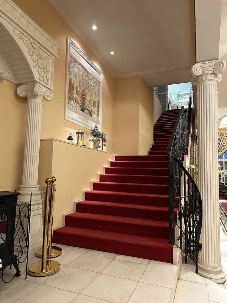 チャペルに続く階段