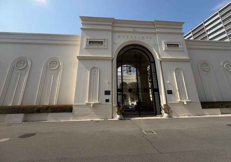 まずゲストが1番最初に目にする門が高く圧巻で、今から高級なお屋敷に入るようなワクワク感に包まれました