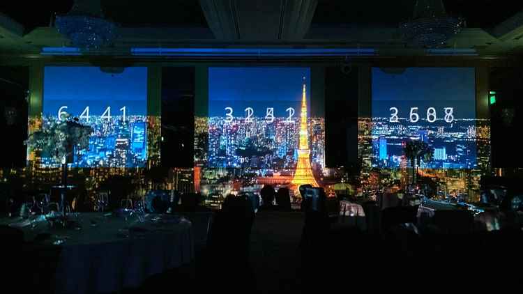 披露宴会場(スター)では、このようなプロジェクションマッピングもできます。綺麗でした。
