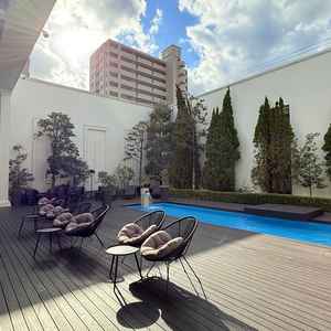 ヴィクトリアハウスのガーデンです。ここでデザートビュッフェもできるようです。