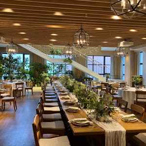 2パターンあるうちの披露宴会場の一つです。木に囲まれておりナチュラルな雰囲気でした。