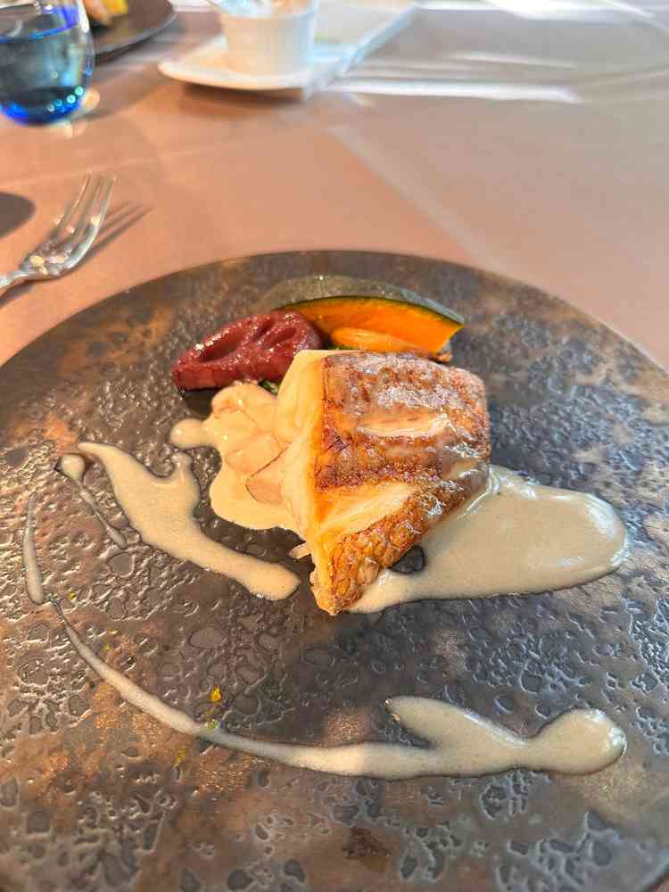 魚料理の焼き加減味付けも素晴らしく、3つ式場を回りましたが、一番美味しかったです。