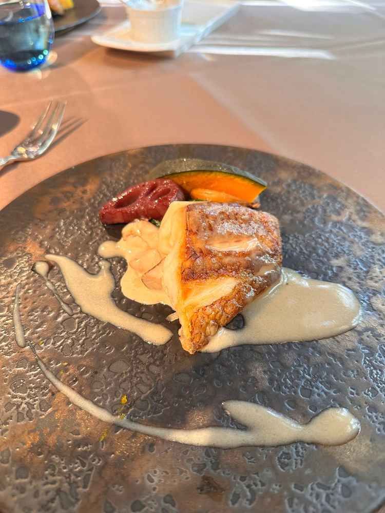 魚料理の焼き加減味付けも素晴らしく、3つ式場を回りましたが、一番美味しかったです。