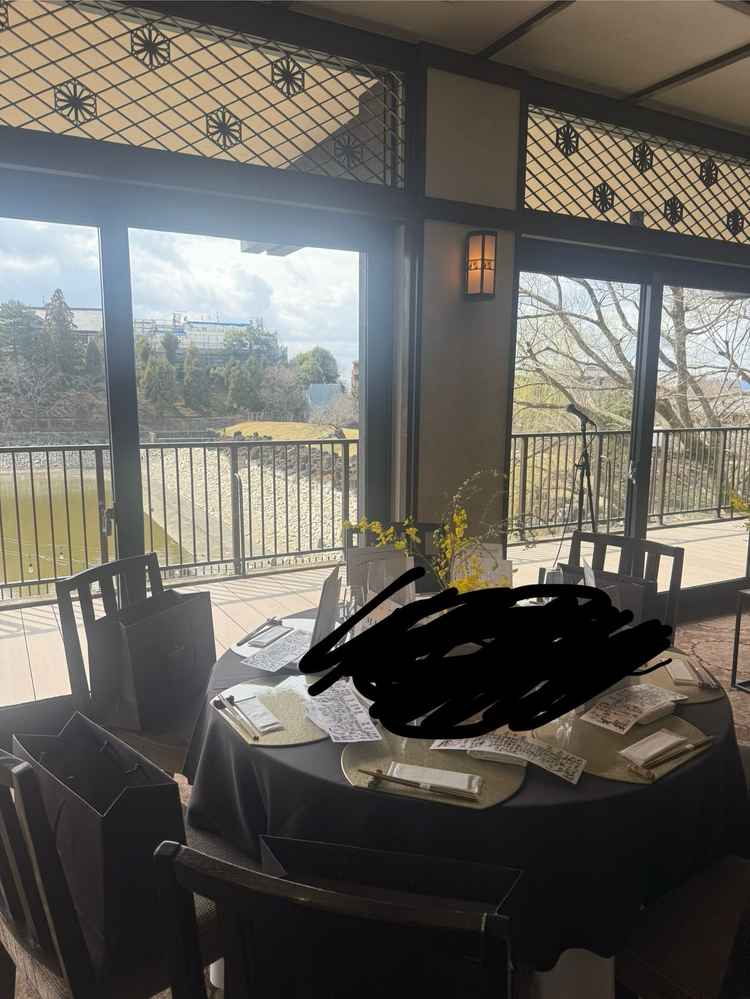 一面窓が素敵な披露宴会場