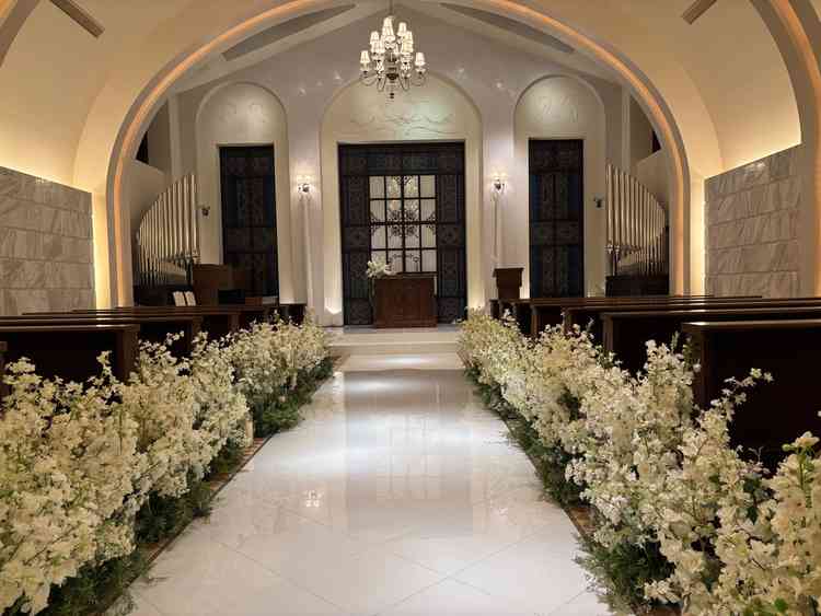 白基調のチャペル