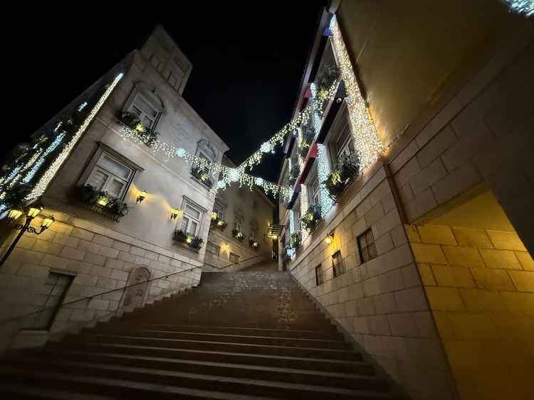 この式場といえばこの階段と言っても過言では無いと思います。道路からも見えるこの景観が良い。