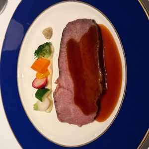 ローストビーフです。結婚式で出る料理とのこと。流石の美味しさでした。