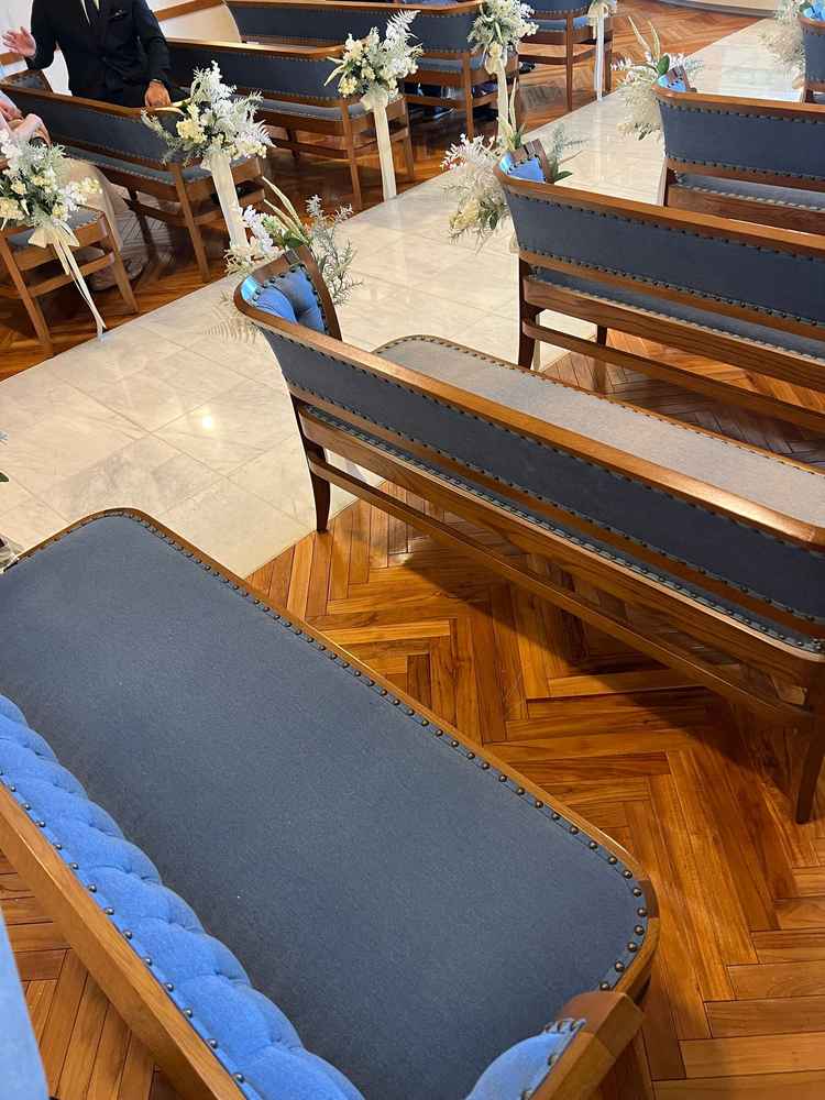 チャペル内の椅子。