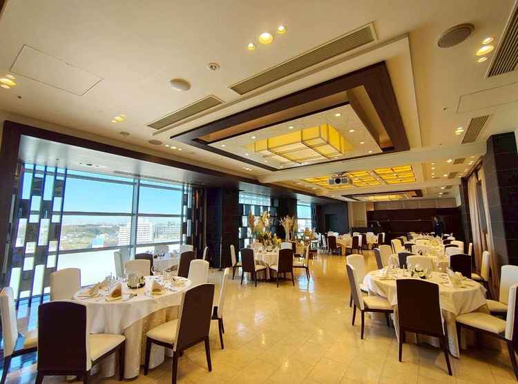 開放感があり、ゲストも快適に過ごせそうな綺麗な披露宴会場でした。